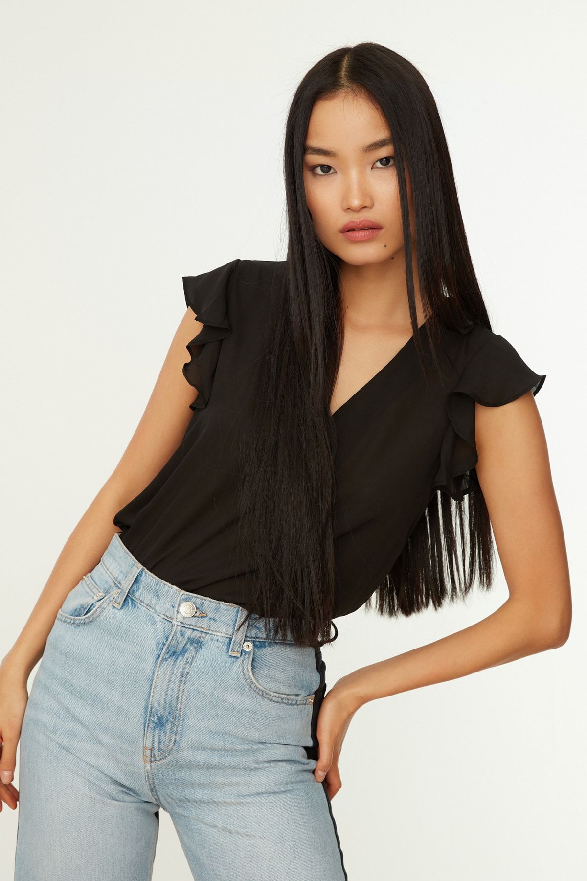 Trendyol Collection-Czarna, szczegółowa, zwiewna, półprzezroczysta bluzka z guzikami TWOSS20BZ0894 2