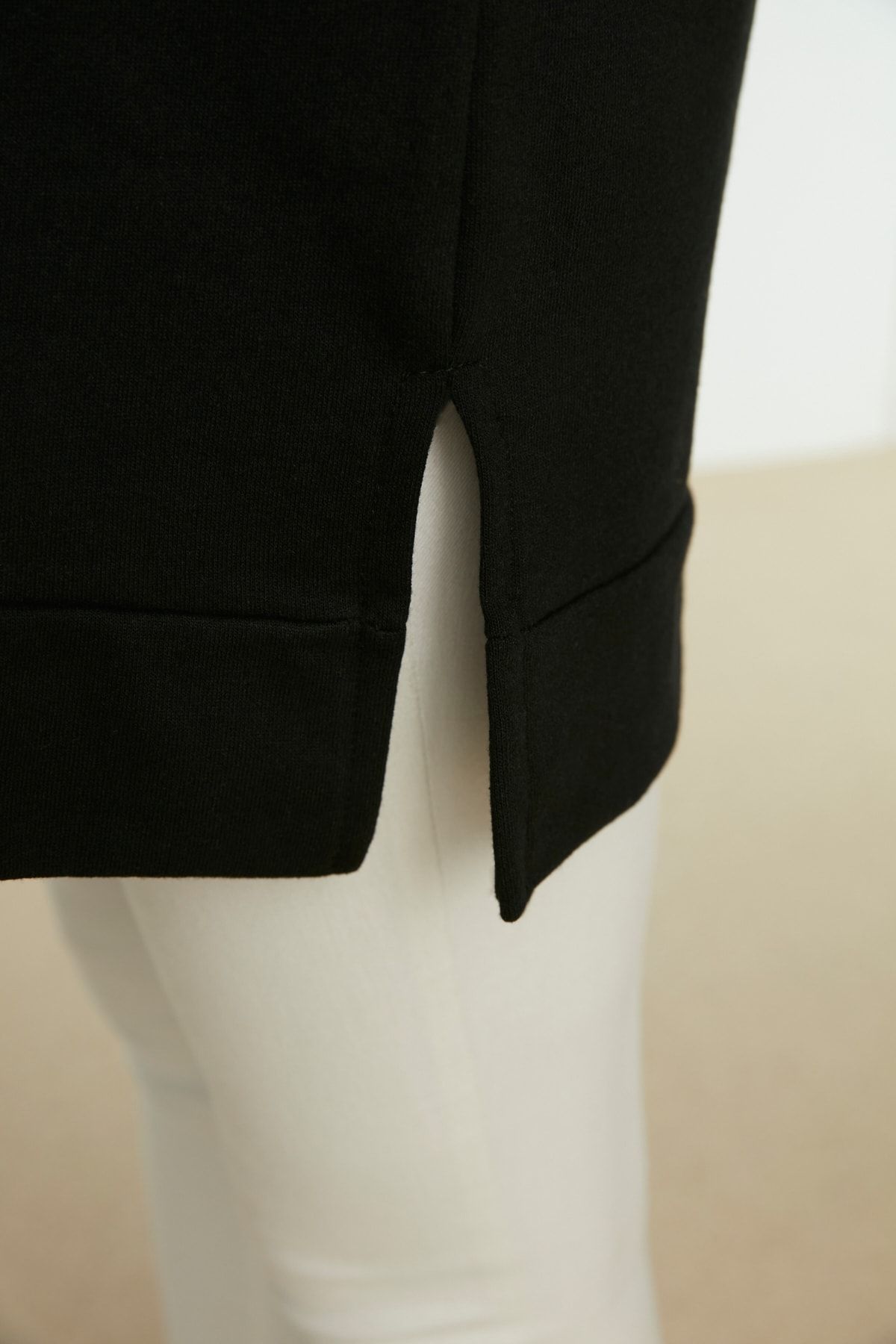 Trendyol Modest-Schwarz-Hellbraunes 2er-Pack Basic-Strick-Sweatshirt mit Rundhalsausschnitt TCTAW22TW0152 5