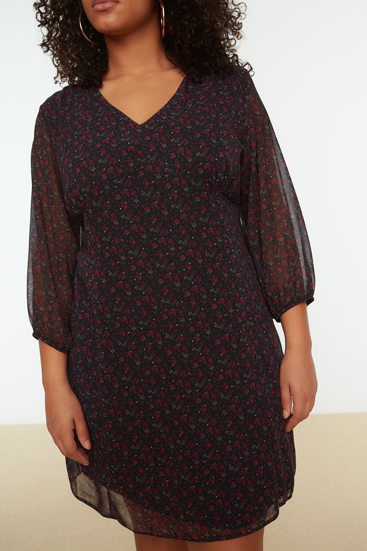 Trendyol Curve-Schwarzes Chiffonkleid mit Blumenmuster TBBSS22AH0200 4