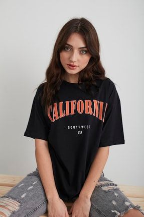 Kadın Siyah California Baskılı Oversize T-shirt 02TCLF
