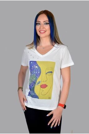 Kadın Ekru Stardust Baskılı Özel Tasarım Limited Edition V Yaka Cut Out Detaylı Modal Pamuk T-shirt TSTARDUST1