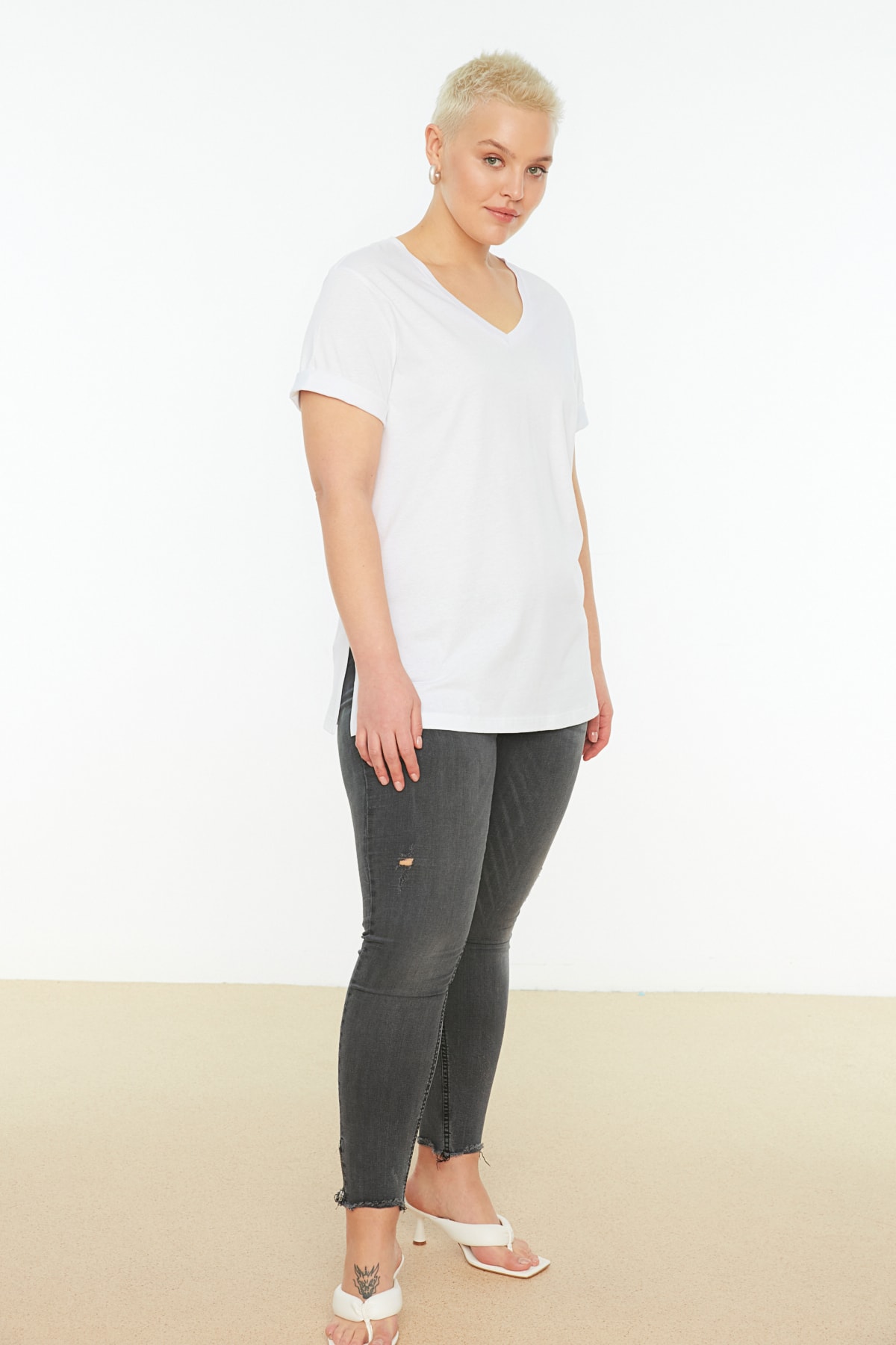 Trendyol Curve Große Größen in T-Shirt Weiß Relaxed Fit Fast ausverkauft FN10212