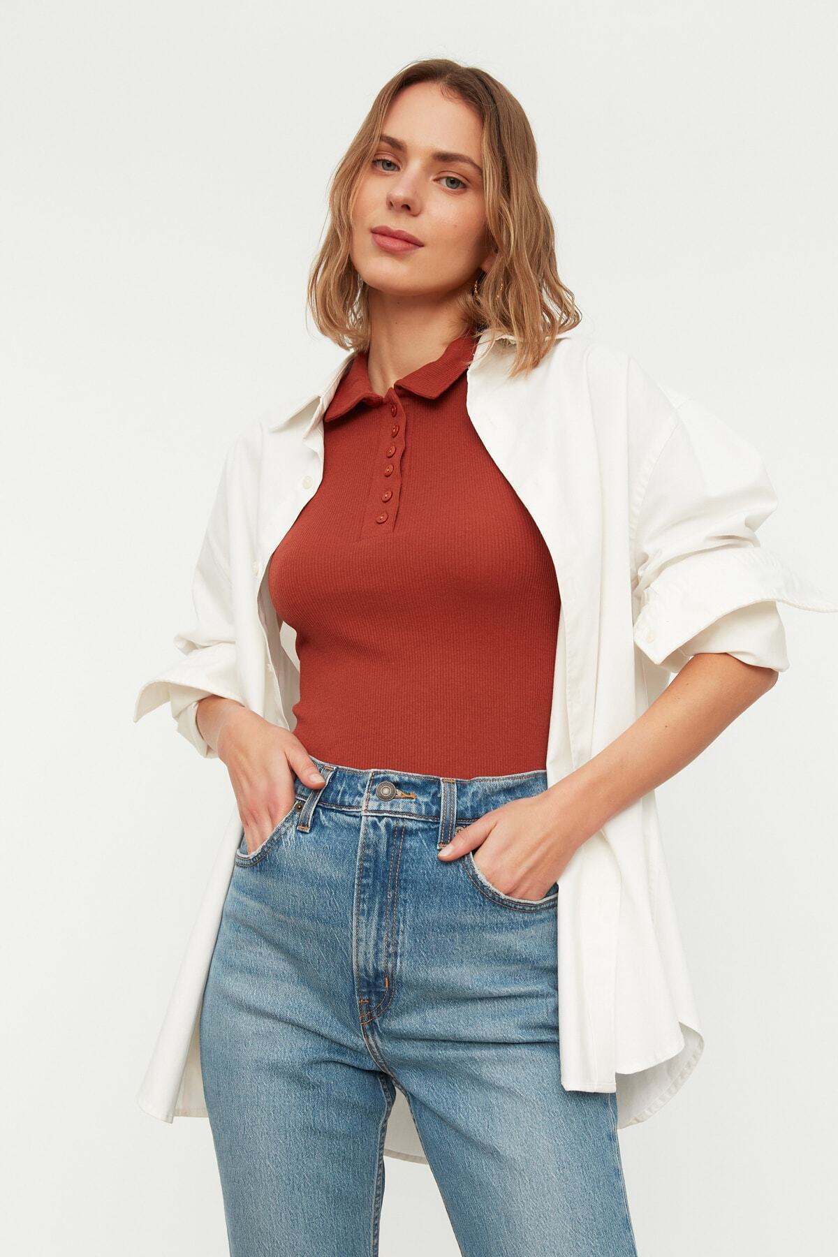 Trendyol Collection-Skořicový knoflík detailně vypasované polo s výstřihem, žebrovaná pružná pletená halenka TWOSS19FV0084 3