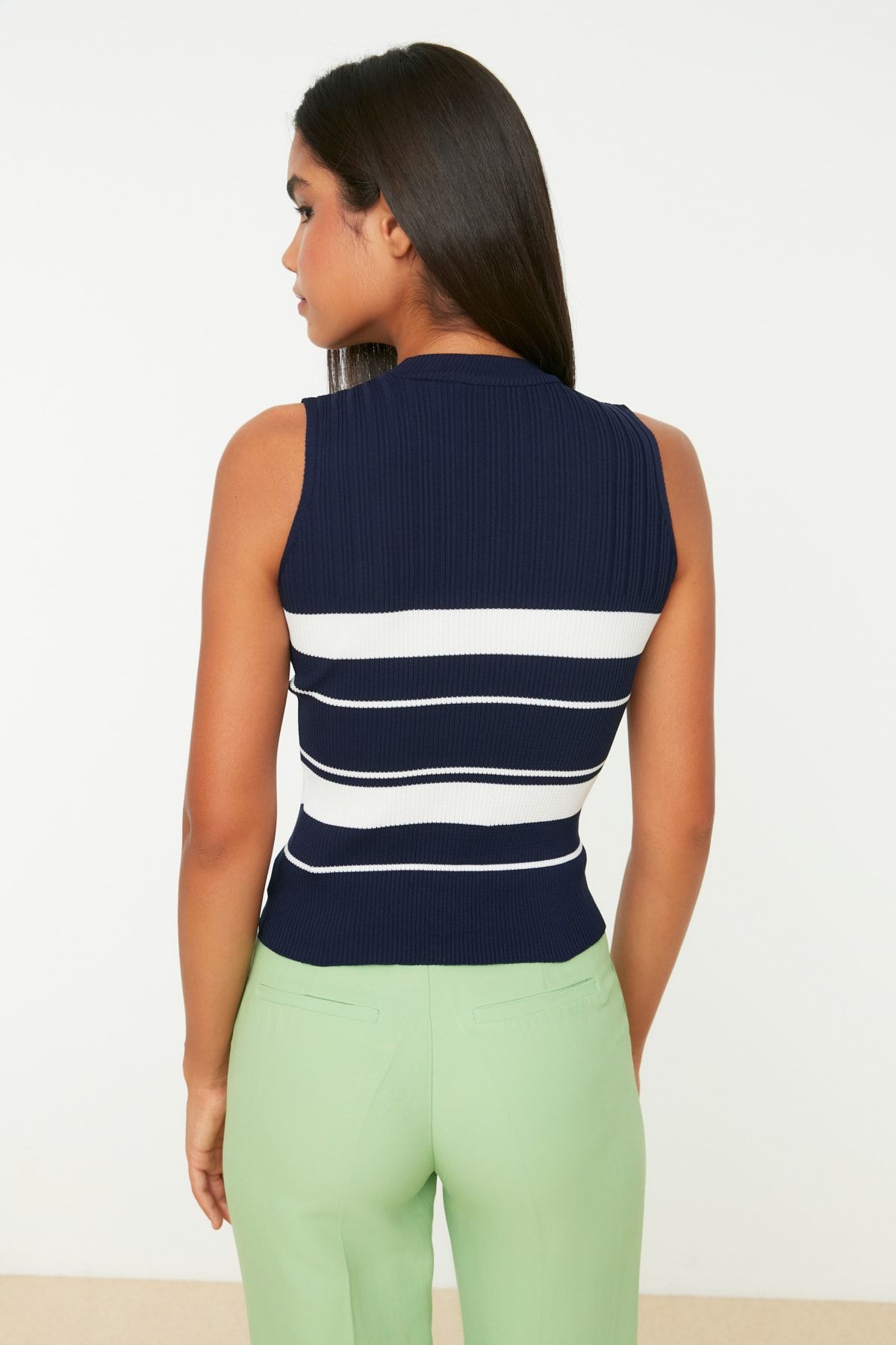 Trendyol Collection-Marineblaue Strickbluse mit Rundhalsausschnitt TWOSS21BZ0370 5