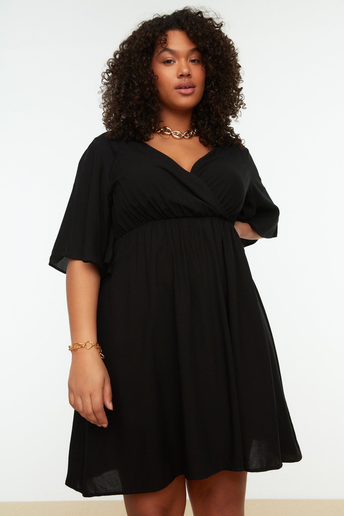 Trendyol Curve Große Größen in Kleid Schwarz Wickelschnitt NZ9536