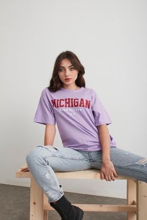Kadın Lila Michigan Baskılı Oversize T-shirt 02TMCG