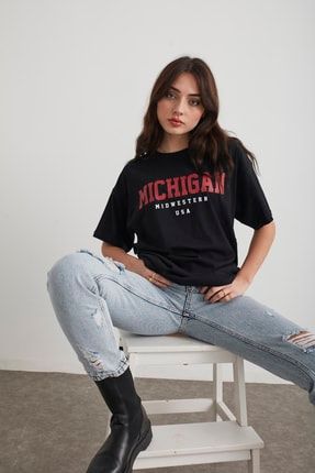 Kadın Siyah Michigan Baskılı Oversize T-shirt 02TMCG