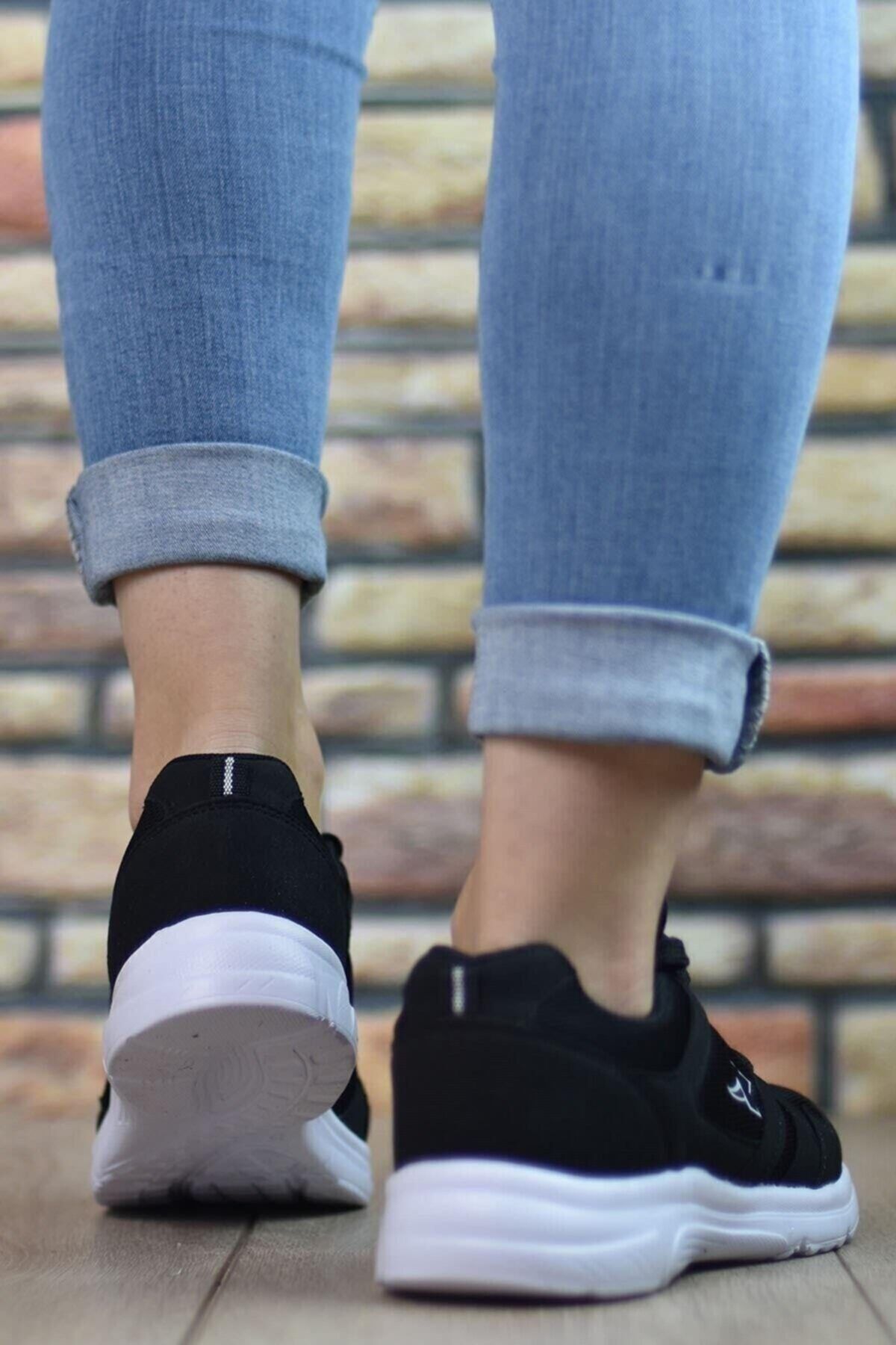 Siyah Beyaz Ortopedik Hafif Günlük Spor Yürüyüş Sneaker Ortopedik Ayakkabı