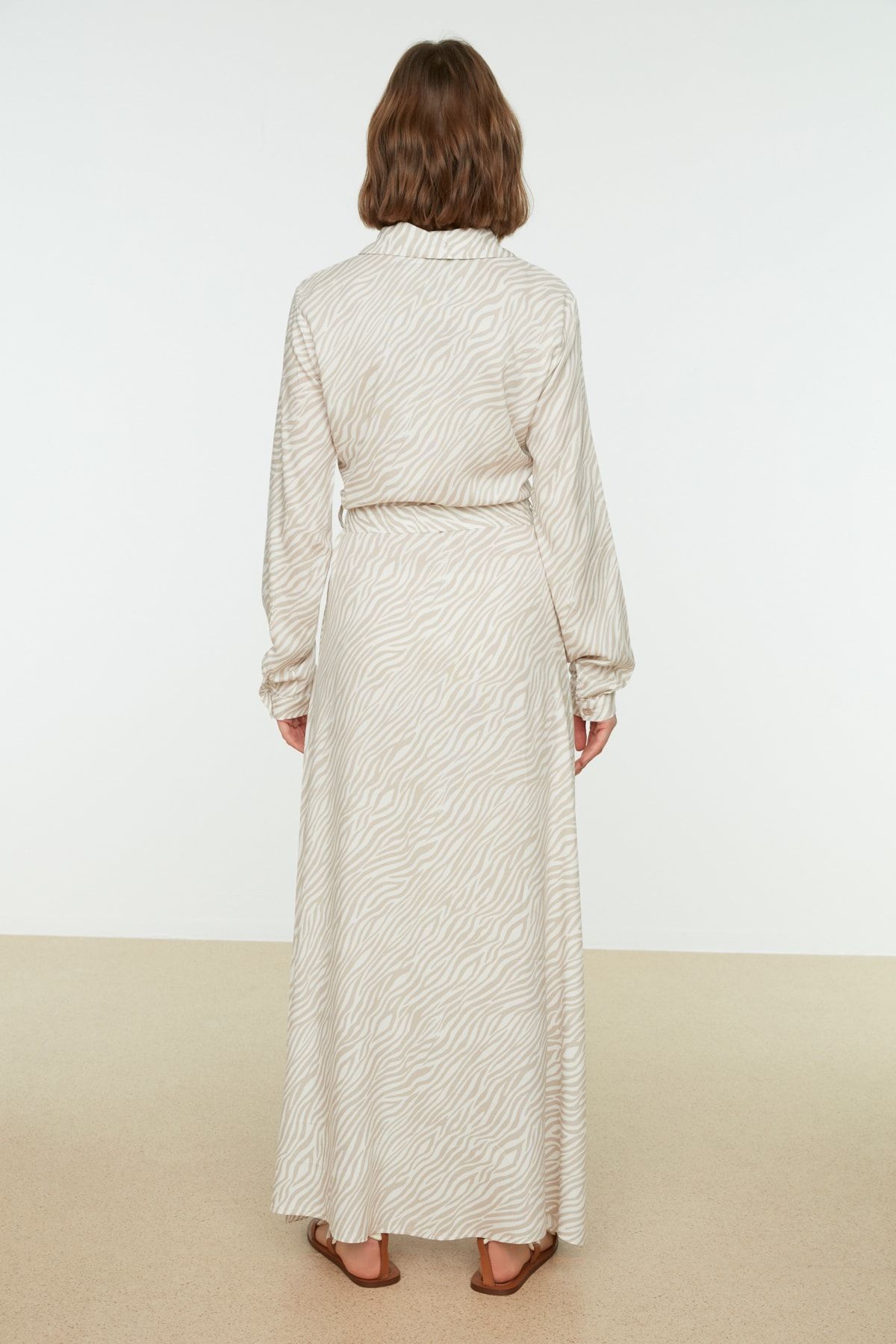 Trendyol Modest-Wzorzysta taupe z paskiem i wiskozową koszulową sukienką TCTSS22EB0012 6