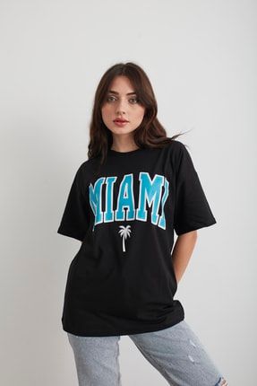 Kadın Siyah Miami Baskılı Oversize T-shirt 01TMM