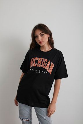 Kadın Siyah Michigan Baskılı Oversize T-shirt 01TMCG