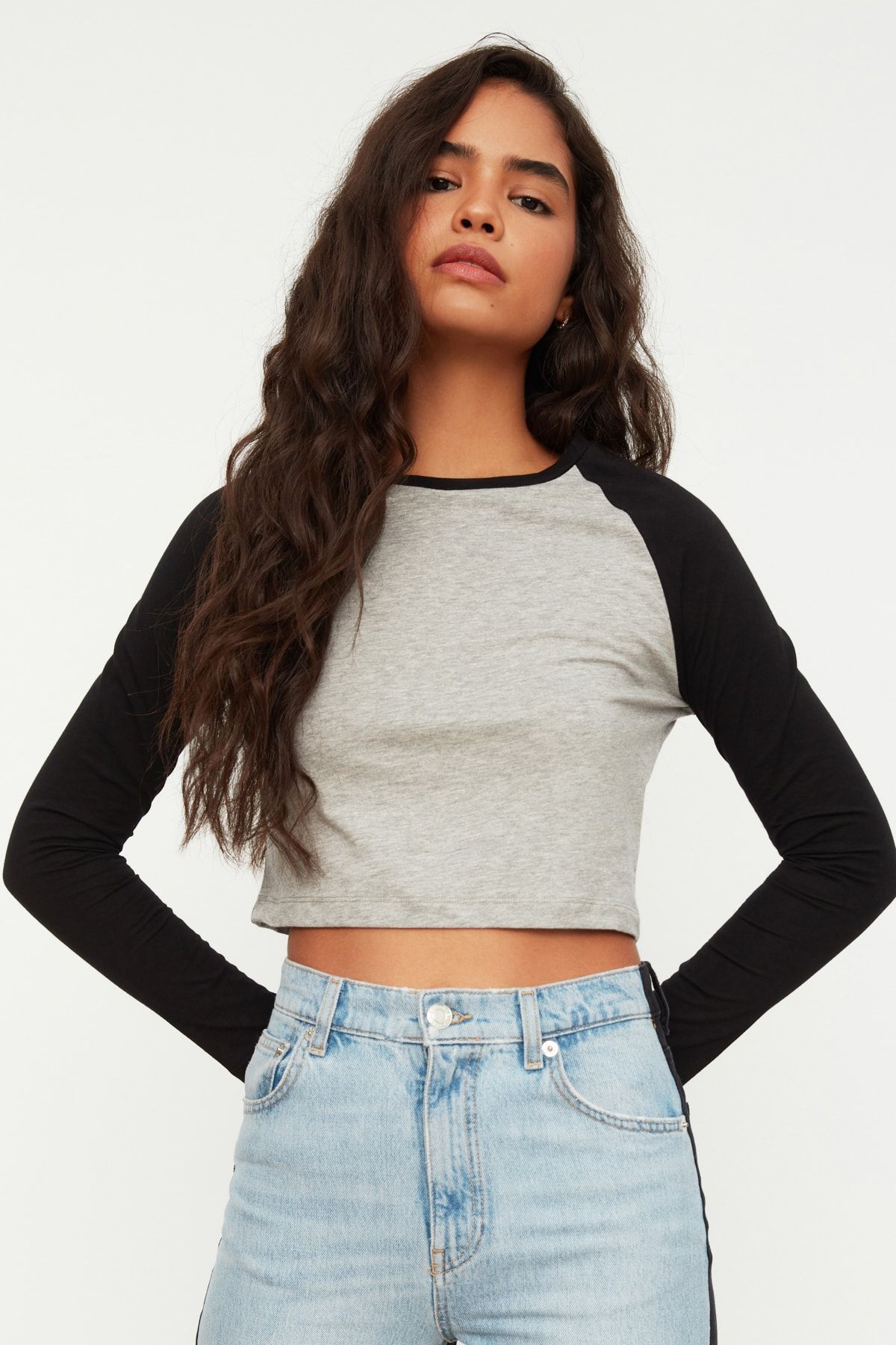 Trendyol Collection T-Shirt Grau Regular Fit Fast ausverkauft