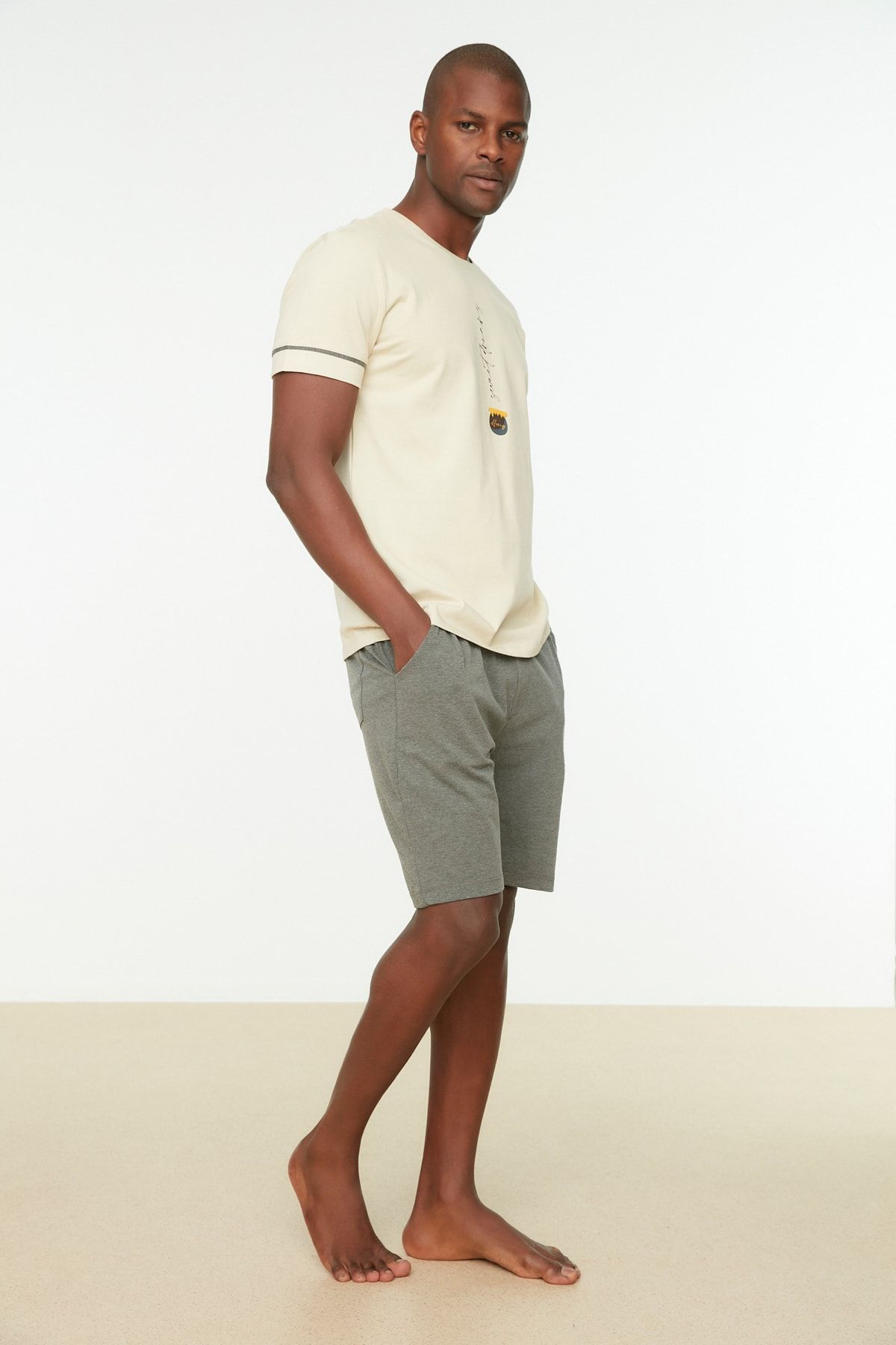 Trendyol Collection-Bézs Regular Fit nyomott rövidnadrág pizsama szett TMNSS22PT0207 4
