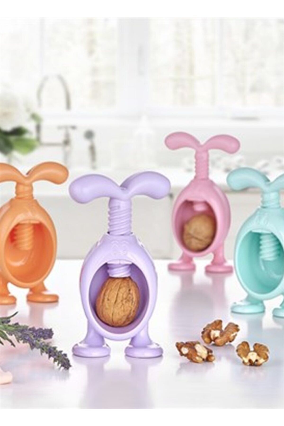 Kenpool-Cute Walnut Cracker with Rabbit Design - Screwed and Non-Splashing 3