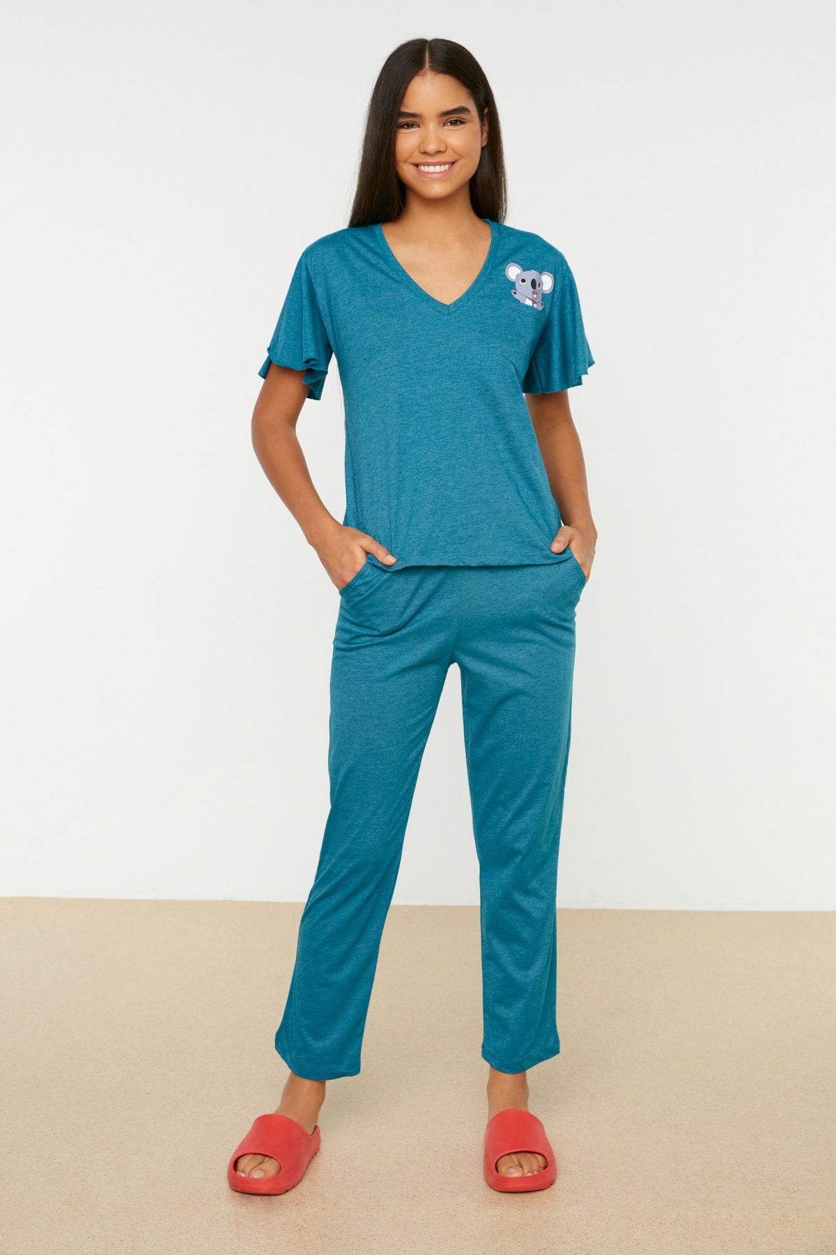 Trendyol Collection-Petrolfarbenes Pyjama-Set aus Baumwolle mit Koala-Print und Ärmeln sowie Schwungrad-Details THMSS20PT0172 15