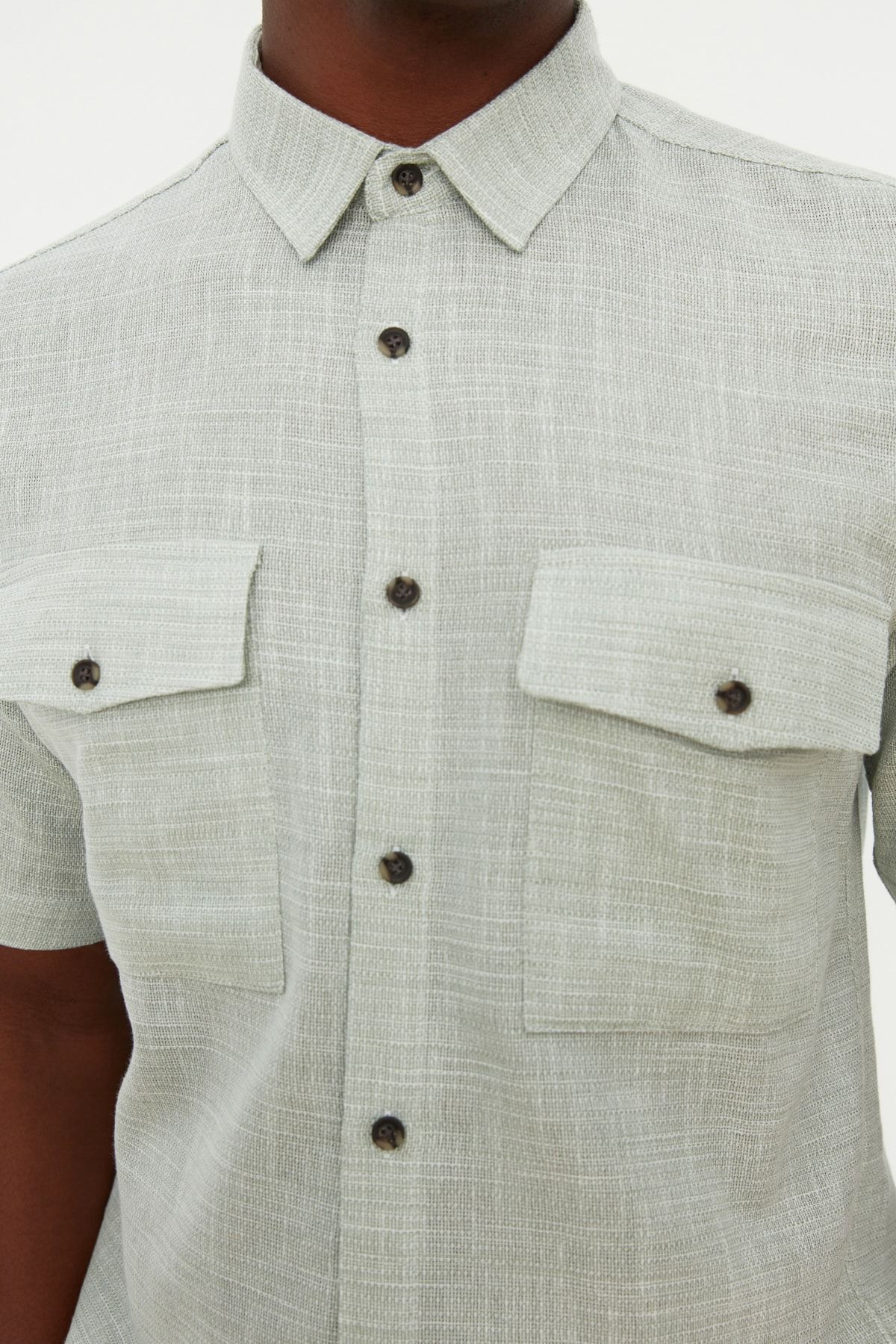 Trendyol Collection-Hemd mit Stroh-Leinen-Struktur – Khaki, Regular Fit, Hemdkragen, doppelte Taschenabdeckung TMNSS22GO0044 3