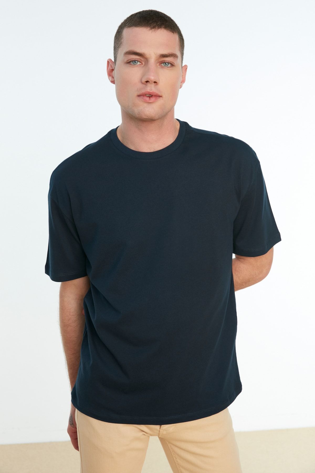 Trendyol Collection T-Shirt Dunkelblau Relaxed Fit Fast ausverkauft