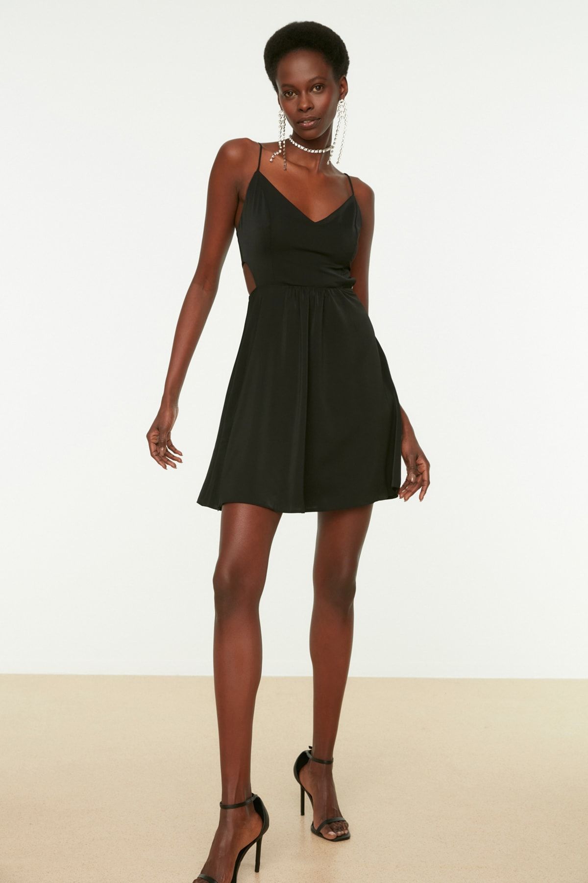 Trendyol Collection Kleid Schwarz Basic Fast ausverkauft