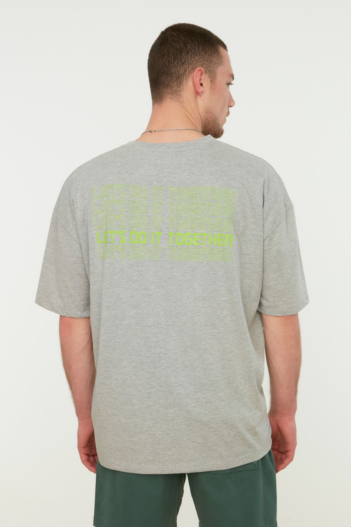 Gri Erkek Oversize Bisiklet Yaka Kısa Kollu Baskılı T-Shirt TMNSS21TS1797