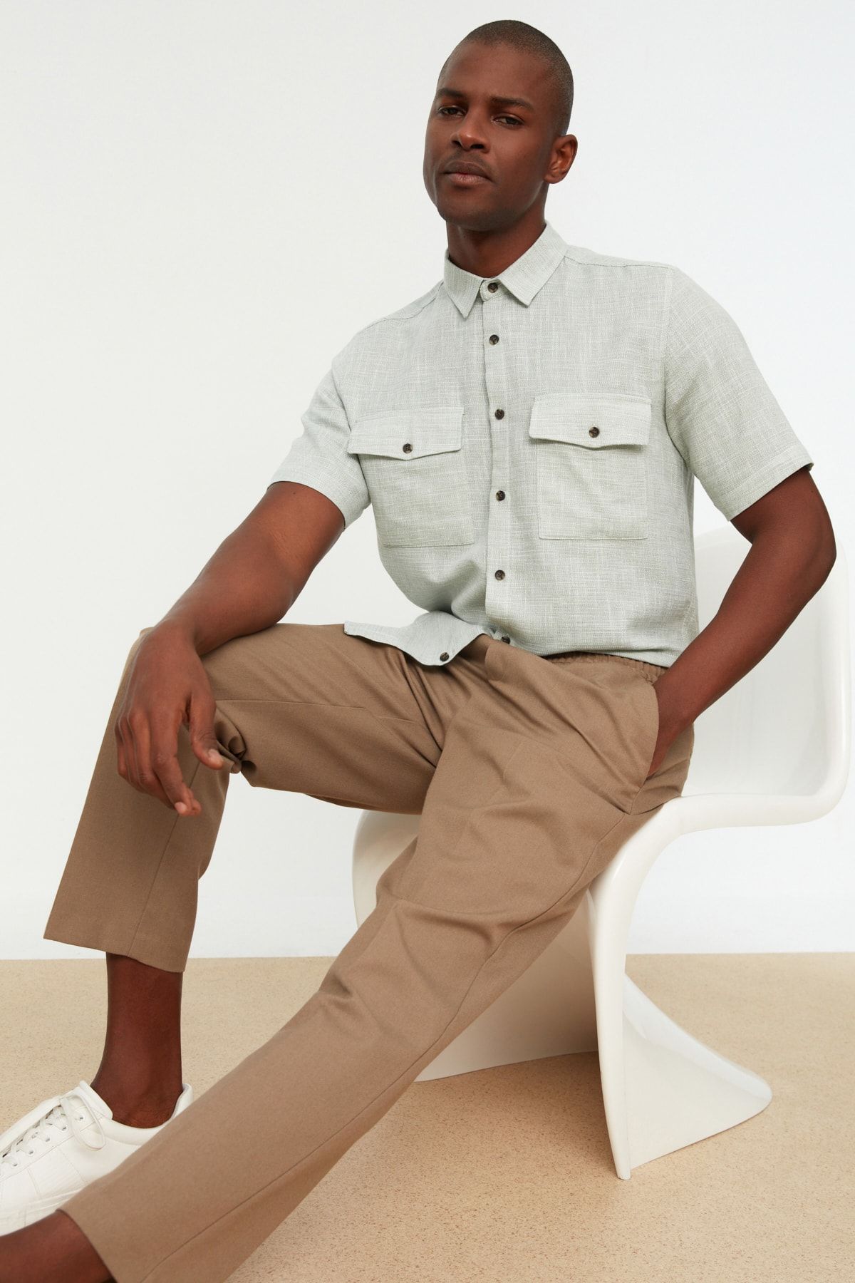 Trendyol Collection-Hemd mit Stroh-Leinen-Struktur – Khaki, Regular Fit, Hemdkragen, doppelte Taschenabdeckung TMNSS22GO0044 2