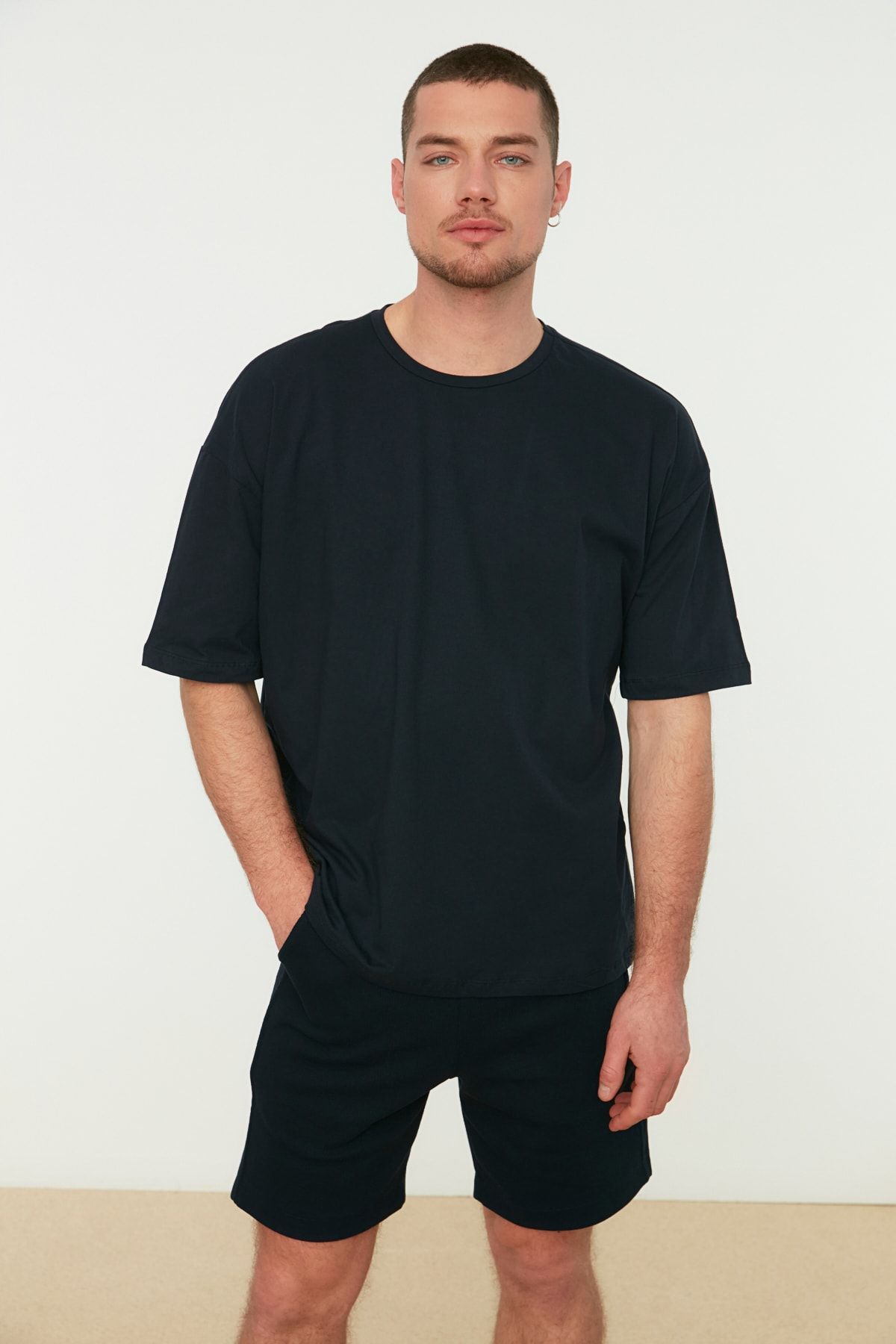 Trendyol Collection-Námořnicky modré oversize bavlněné tričko s potiskem – TMNSS22TS0566 7