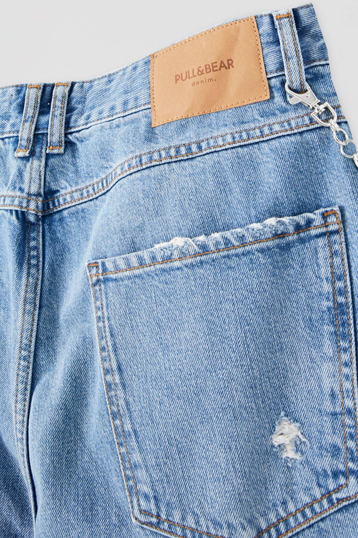 Pull Bear Erkek Orta Mavi Zincirli Premium Relaxed Fit Jean 05684712 Trendyol