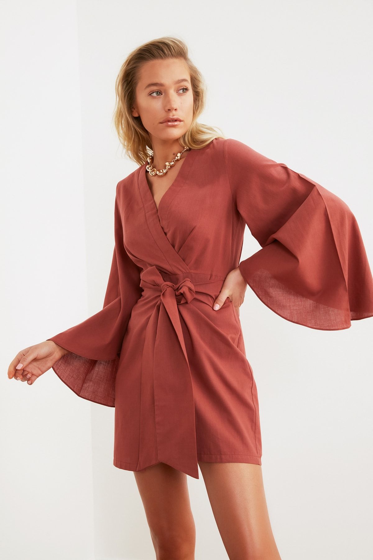 Trendyol Collection-Gekräuseltes Mini-Strandkleid aus gewebter, gewellter Baumwolle mit Schnürung in Dusty Rose TBESS21EL3208 6
