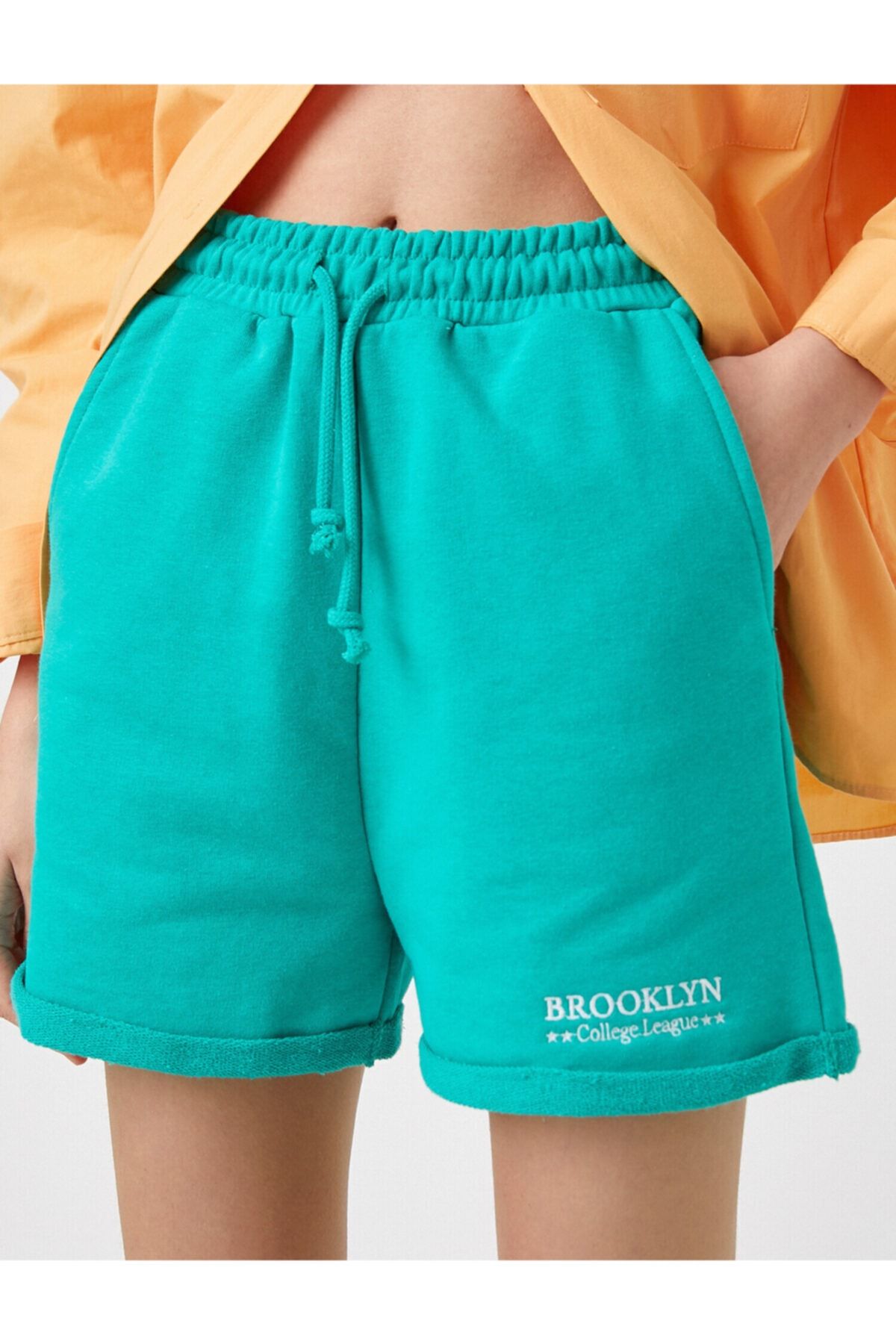 Koton Shorts Grün Mittlerer Bund
