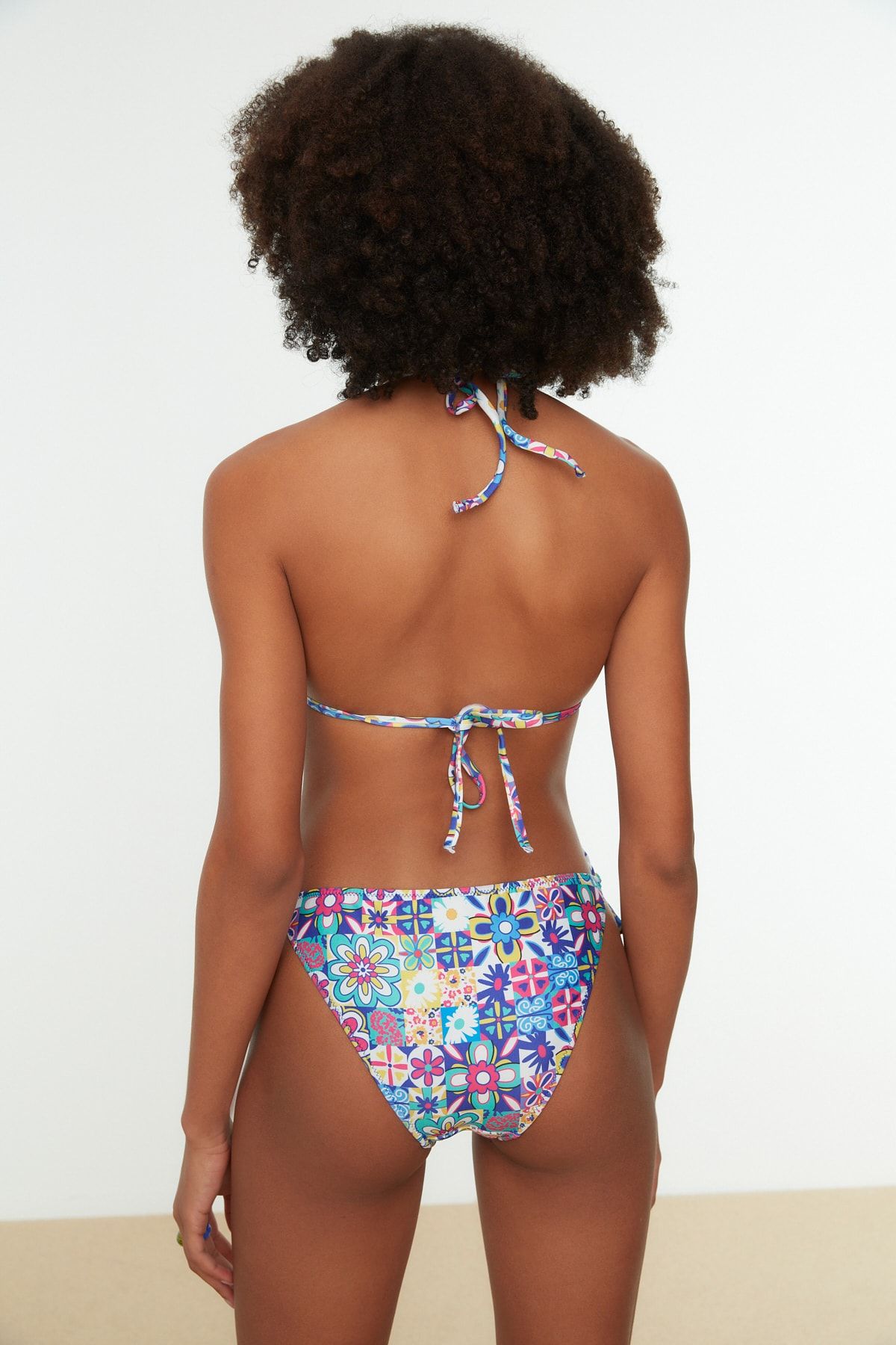 Trendyol Collection Bikini-Hose Mehrfarbig Geblümt Fast ausverkauft QV10010