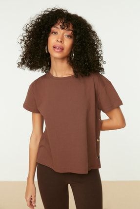Kahverengi Yanları Çıtçıtlı Basic Örme T-Shirt TWOSS20TS0745