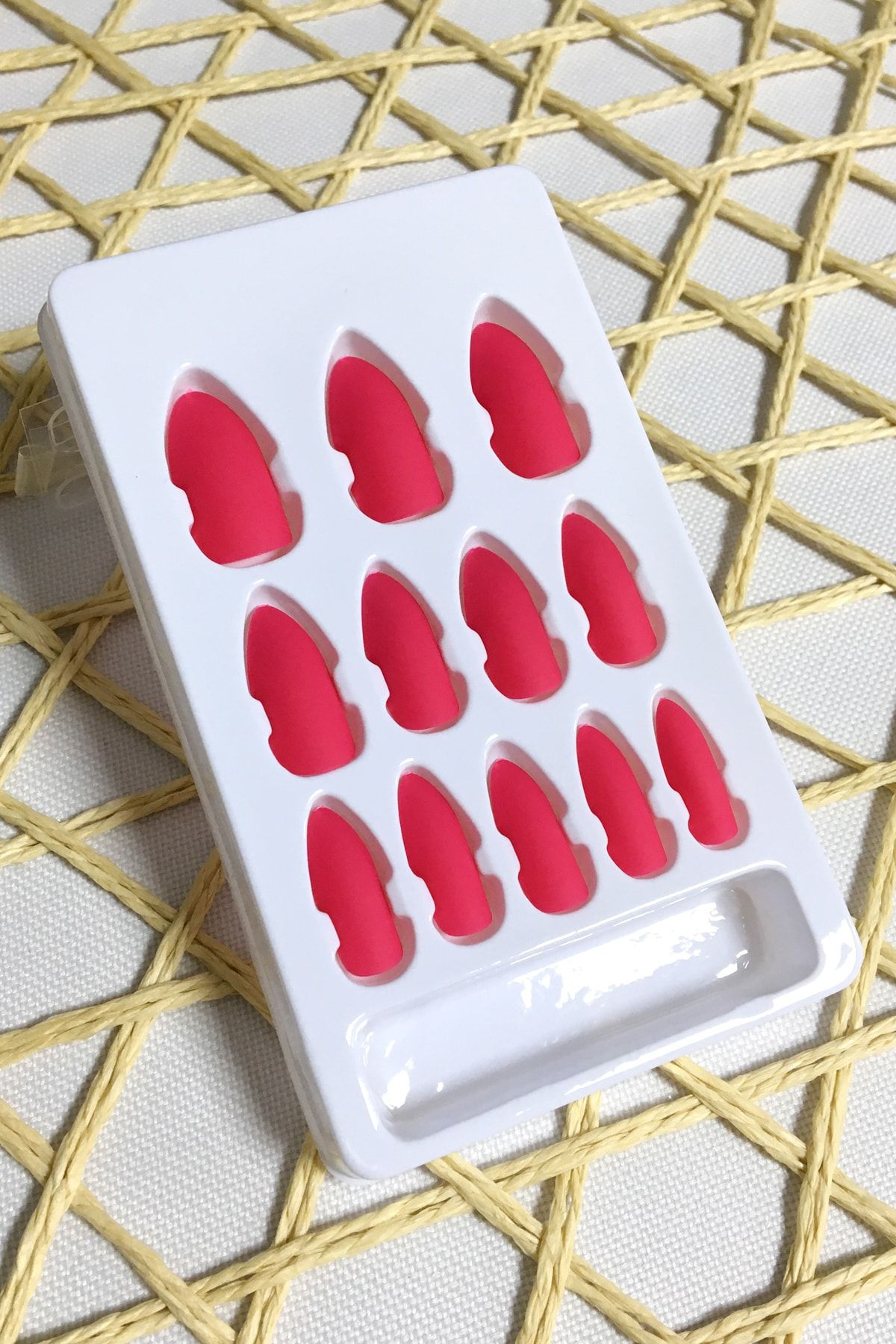 ناخن های کاذب خود چسب 12 تکه ناخن بادام Gold Beauty