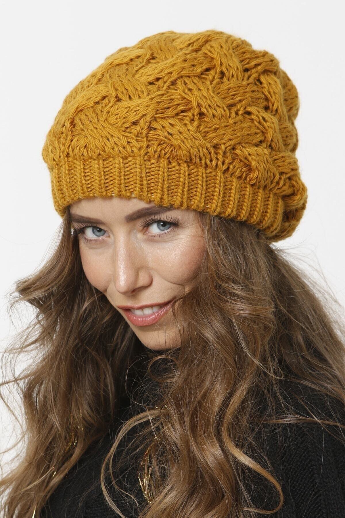 Women's Knit Lined Solid Color Knitwear Beanie