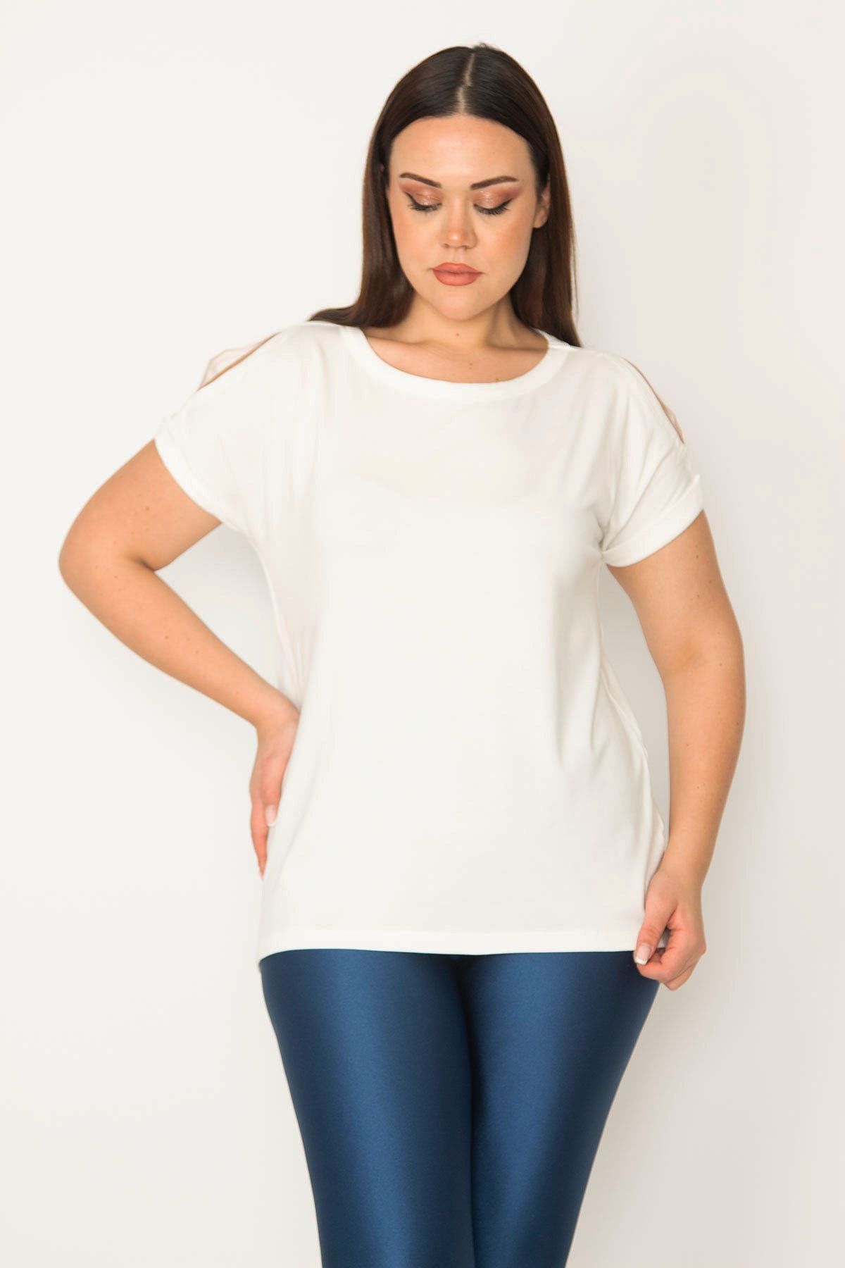 Şans-Women's Large Size Bone Shoulder Low-cut Double Sleeve Blouse 65n31192 3