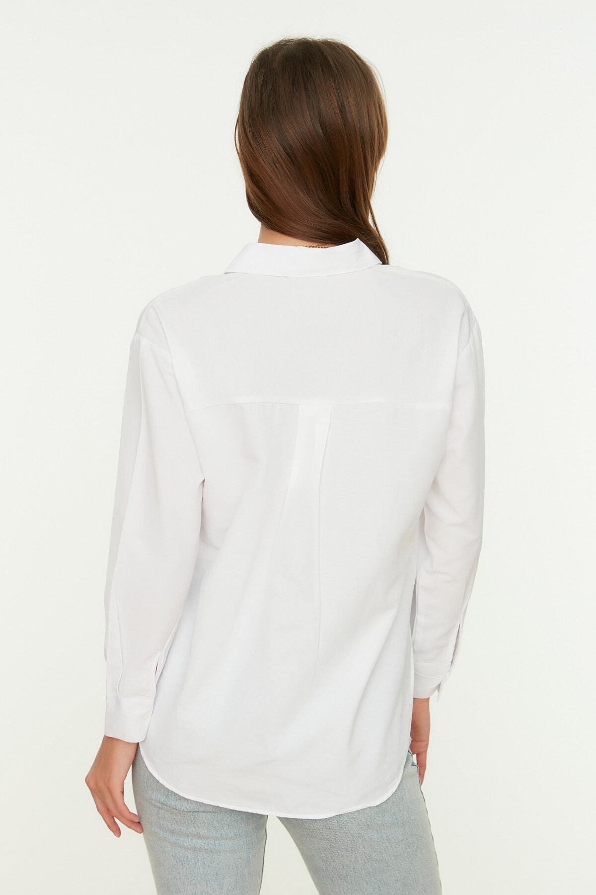 Trendyol Collection-Biała luźna bawełniana koszula TWOAW20GO0107 15