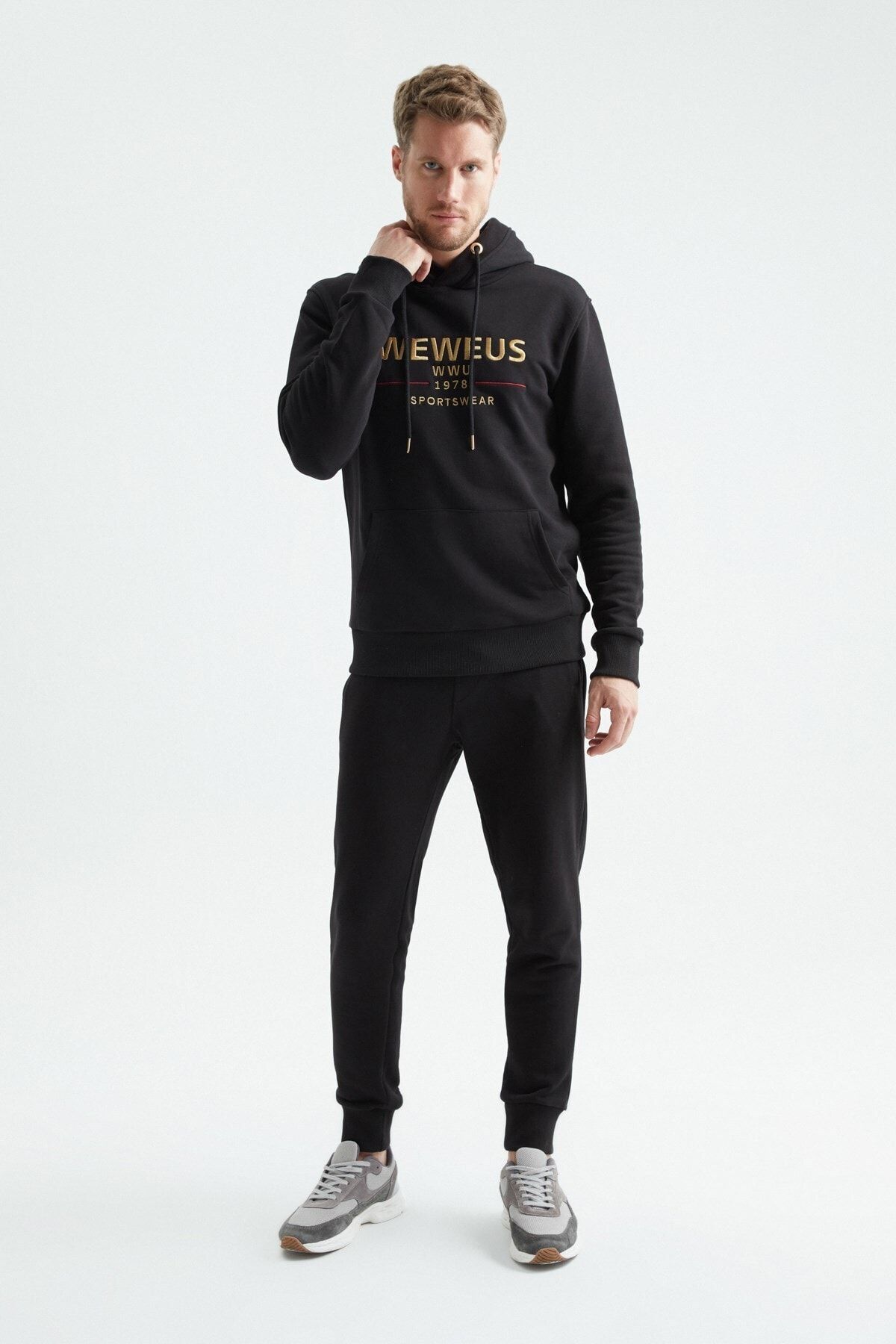 Black and gold store nike sweatsuit mens
