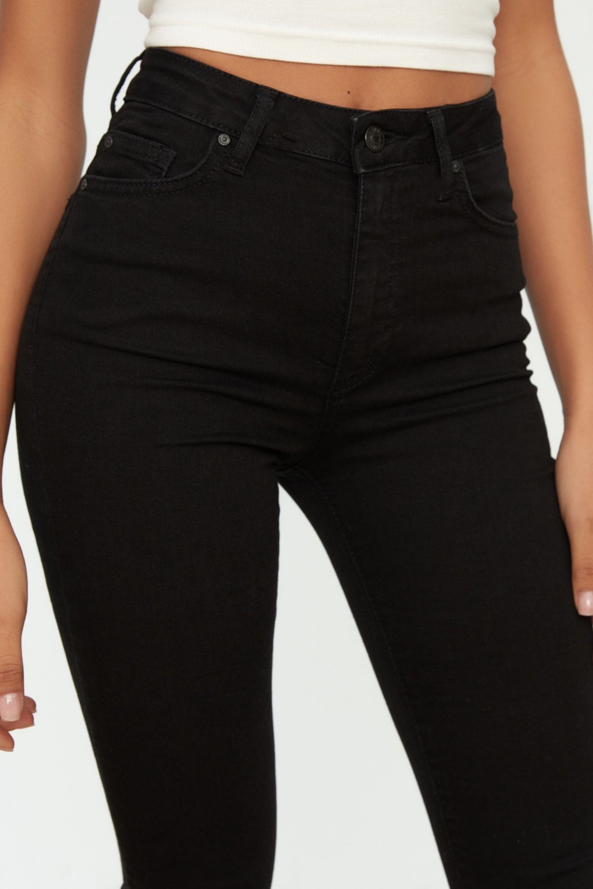 Trendyol Collection Jeans Schwarz Skinny Fast ausverkauft OB9011