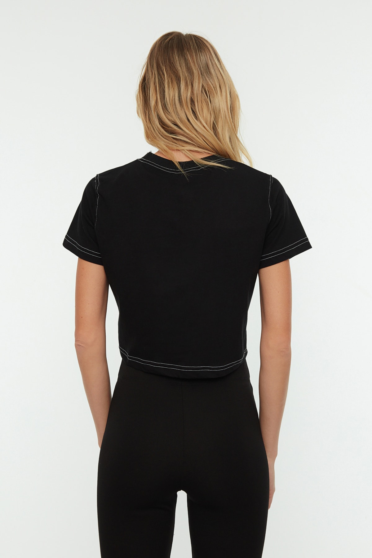 Trendyol Collection-Schwarzes, kurzes Sport-T-Shirt mit Rundhalsausschnitt, 100 % Baumwolle, TWOSS21TS0770 5