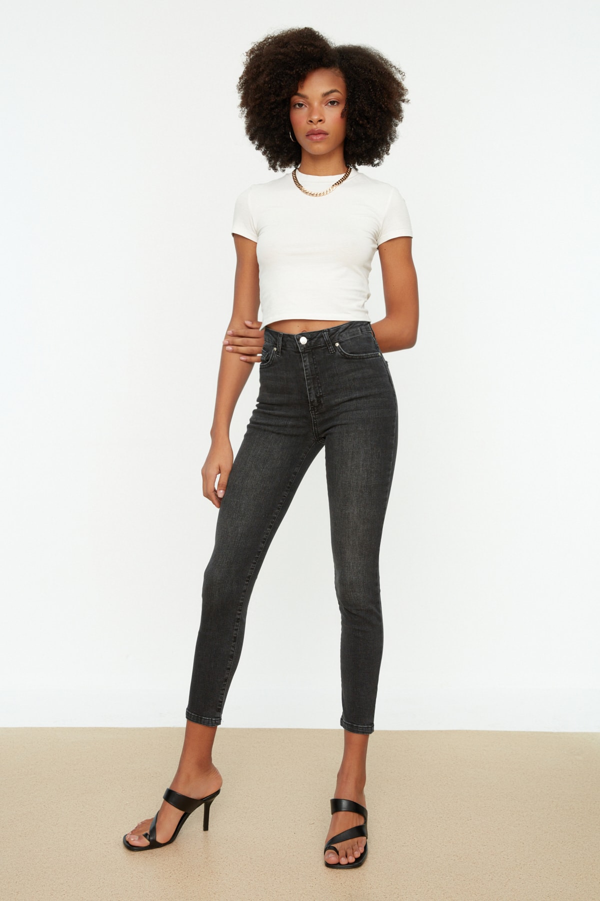 Trendyol Collection Jeans Grau Skinny Fast ausverkauft