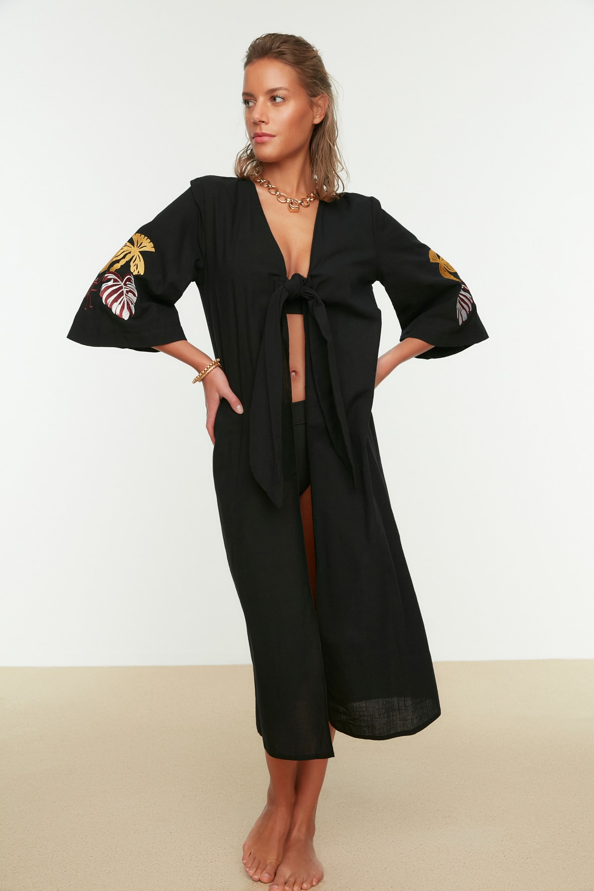 Trendyol Collection Kimono & Kaftan Schwarz Regular Fit Fast ausverkauft