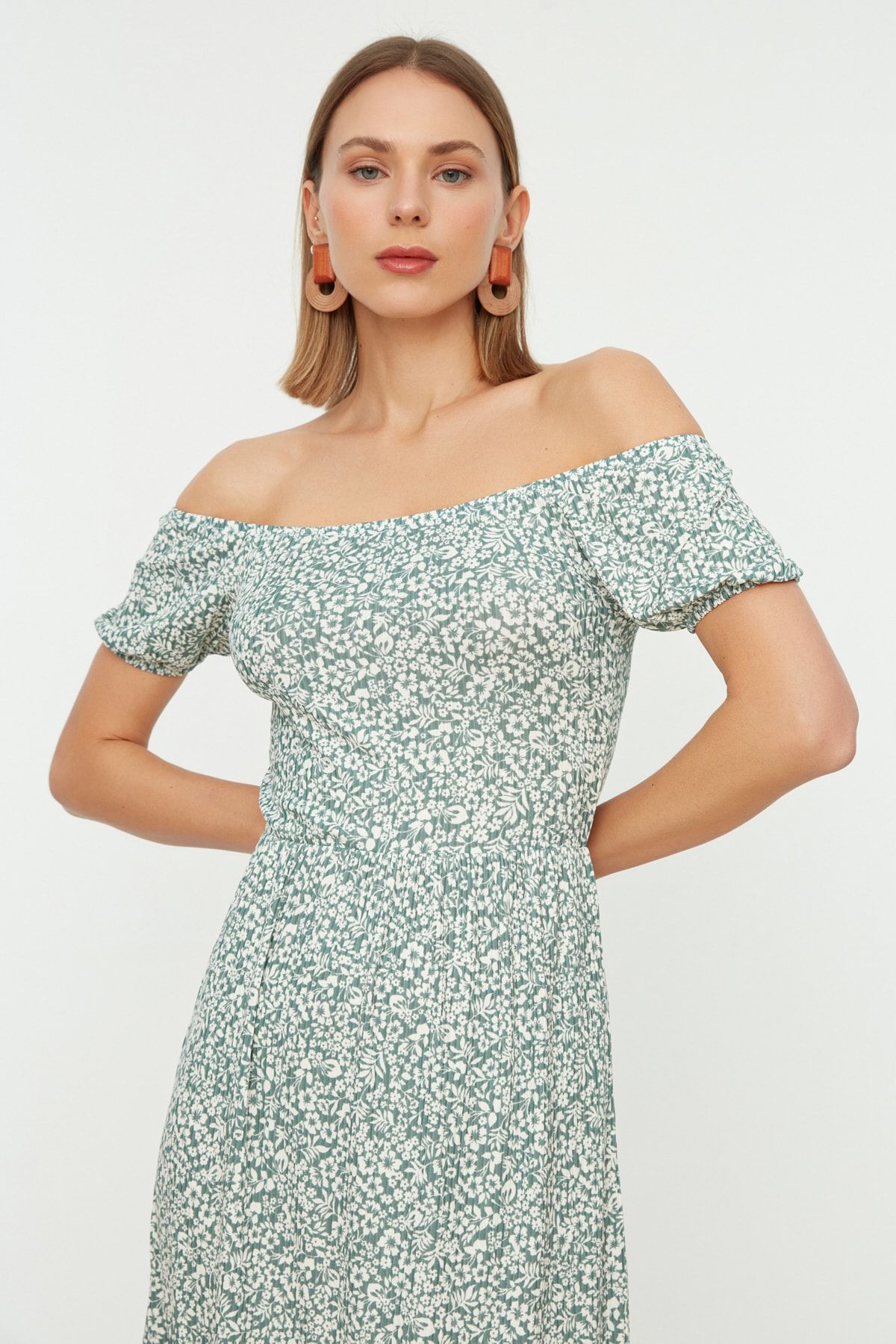 Trendyol Collection-Mintgrünes, geripptes Strickkleid mit Carmen-Kragen und Print TWOSS22EL0829 3
