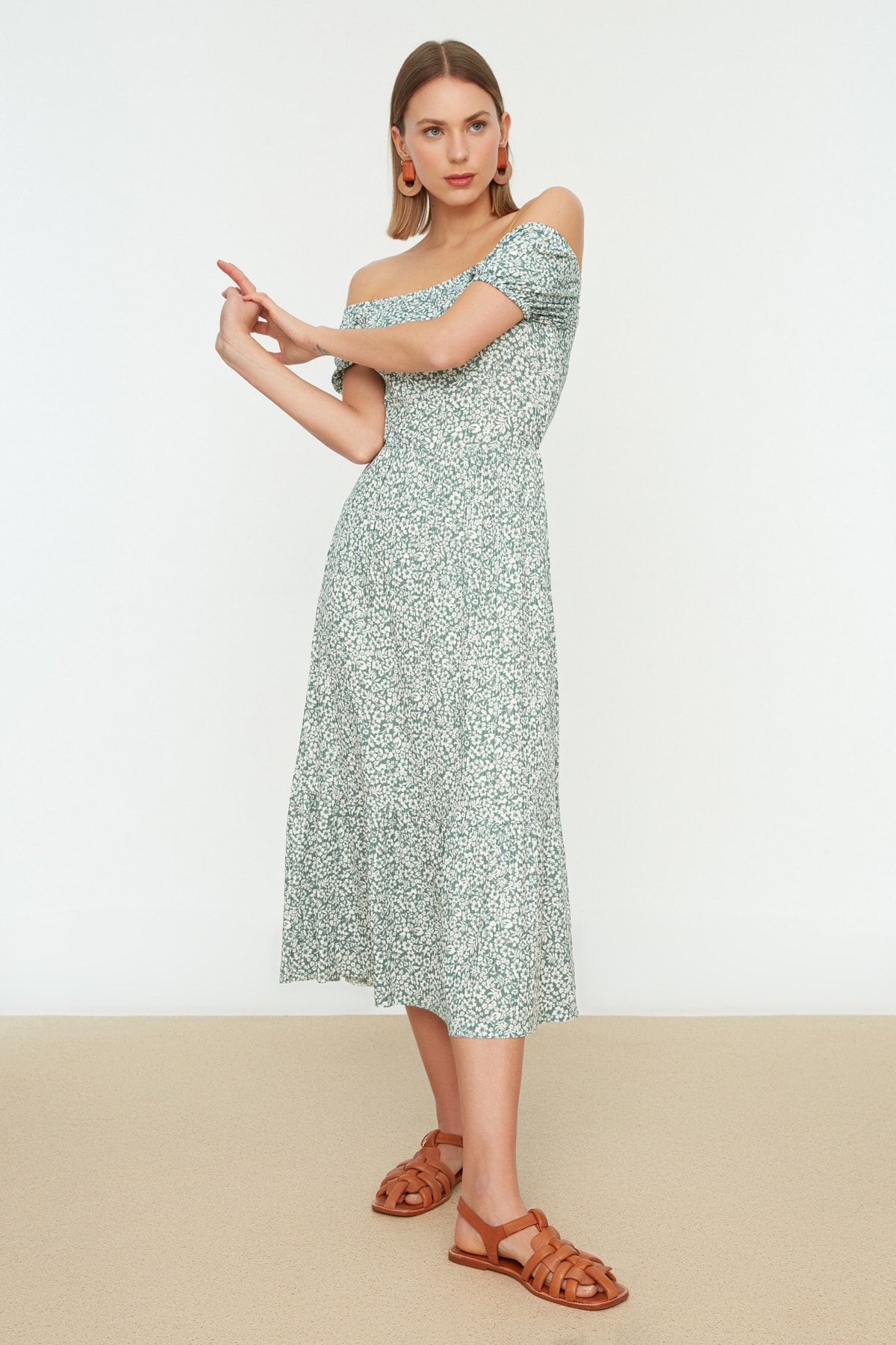 Trendyol Collection-Mintgrünes, geripptes Strickkleid mit Carmen-Kragen und Print TWOSS22EL0829 2