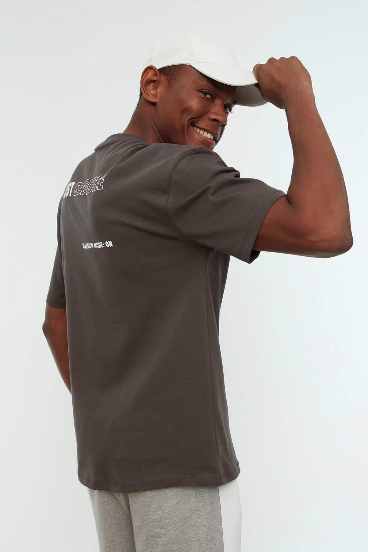 Trendyol Collection T-Shirt Grau Relaxed Fit