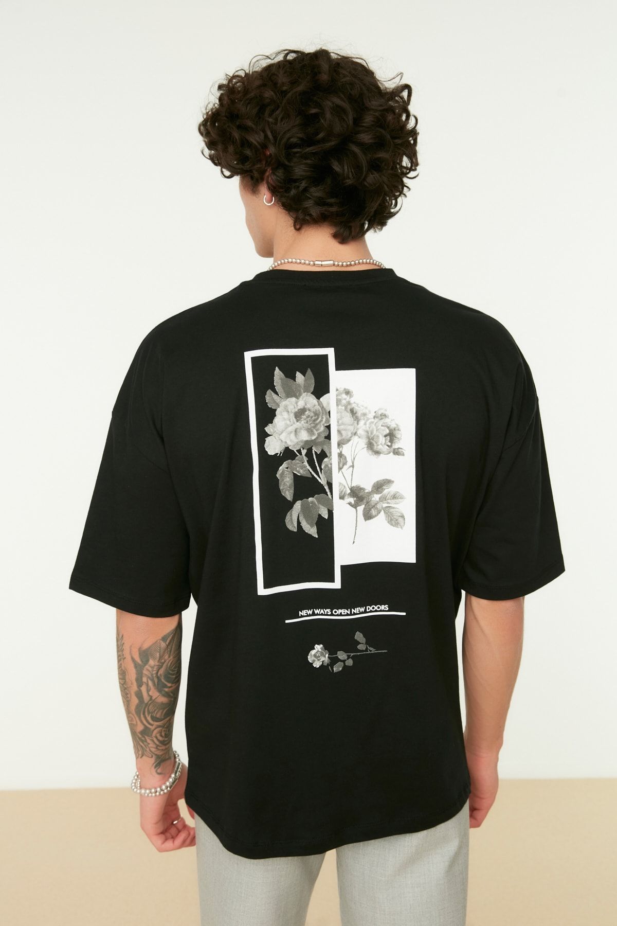 Trendyol Collection-Schwarzes Oversize-T-Shirt aus Baumwolle mit Blumendruck - TMNSS21TS1223 3