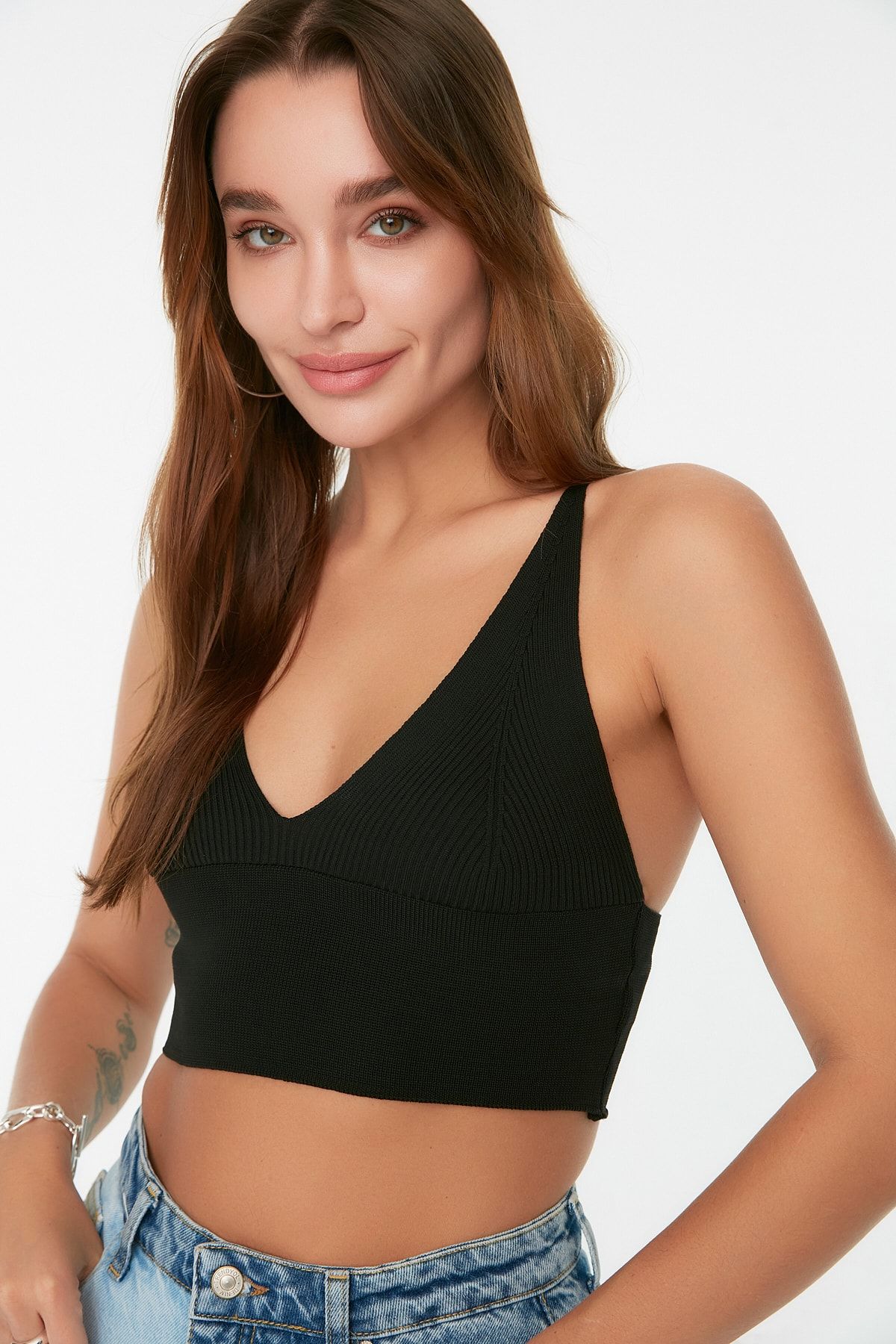 Trendyol Collection Black Fitted V-Neck Crop Ribbed Stretchy