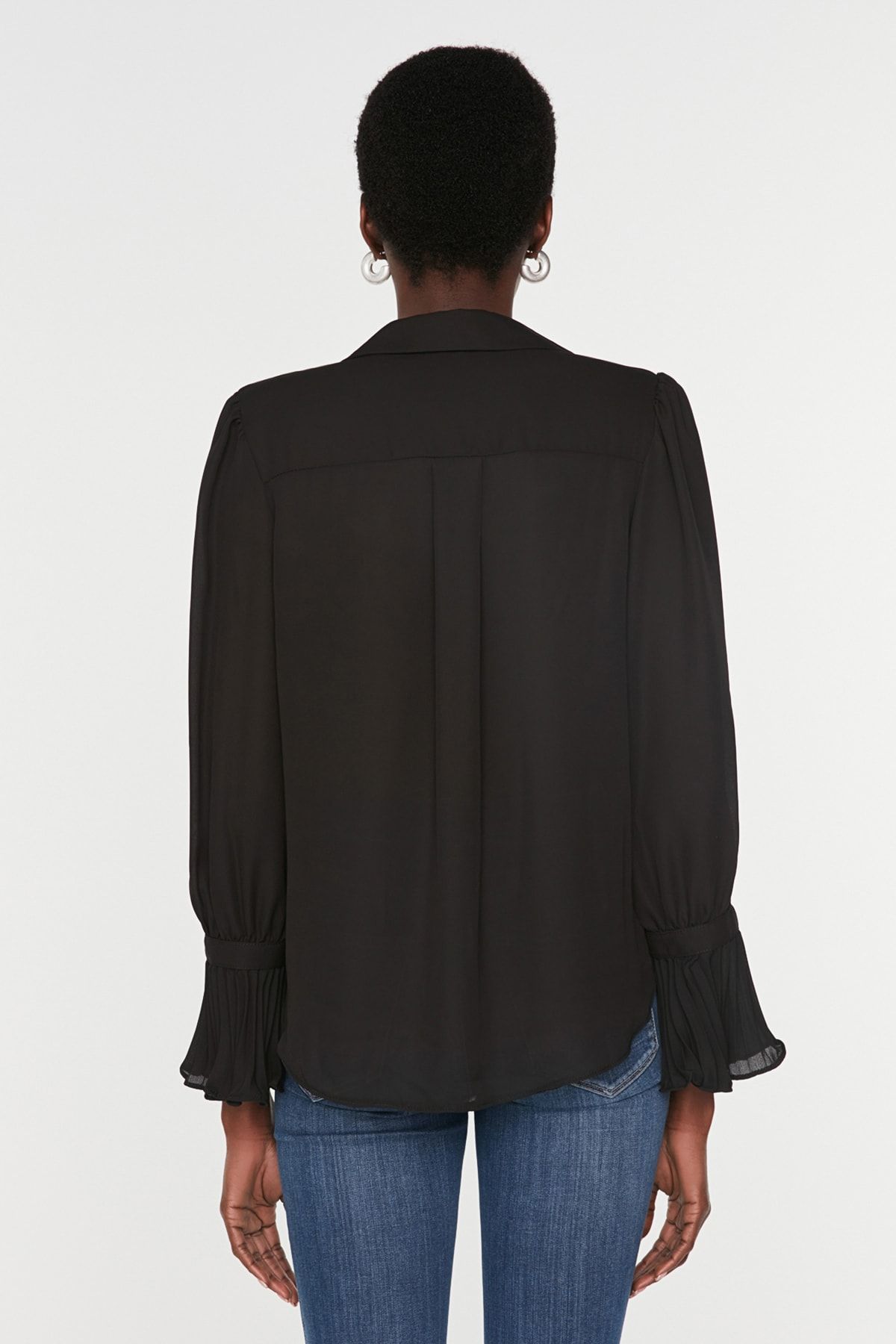 Trendyol Collection-Schwarzes gewebtes Hemd mit spanischen Ärmeln - Regular Fit TWOAW22GO0487 5