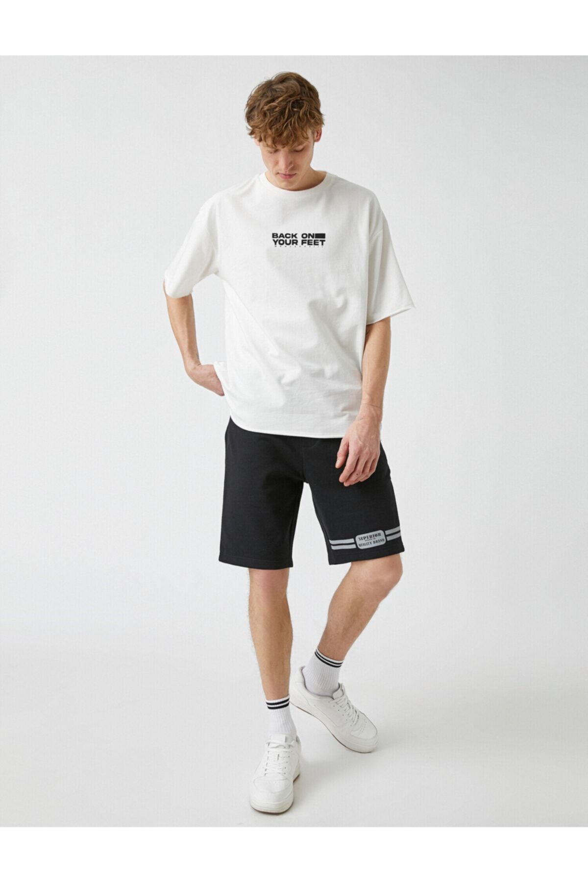 Koton Shorts Schwarz Mittlerer Bund