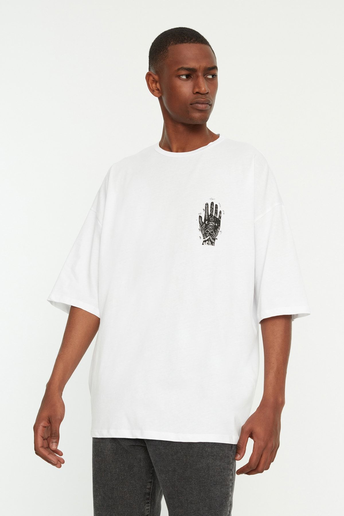 Trendyol Collection Herren-T-Shirt aus übergroßer/weiter geschnittener Ärmeln, mit 1 - Rundhalsausschnitt kurzen Mystic-Print Trendyol und Baumwolle