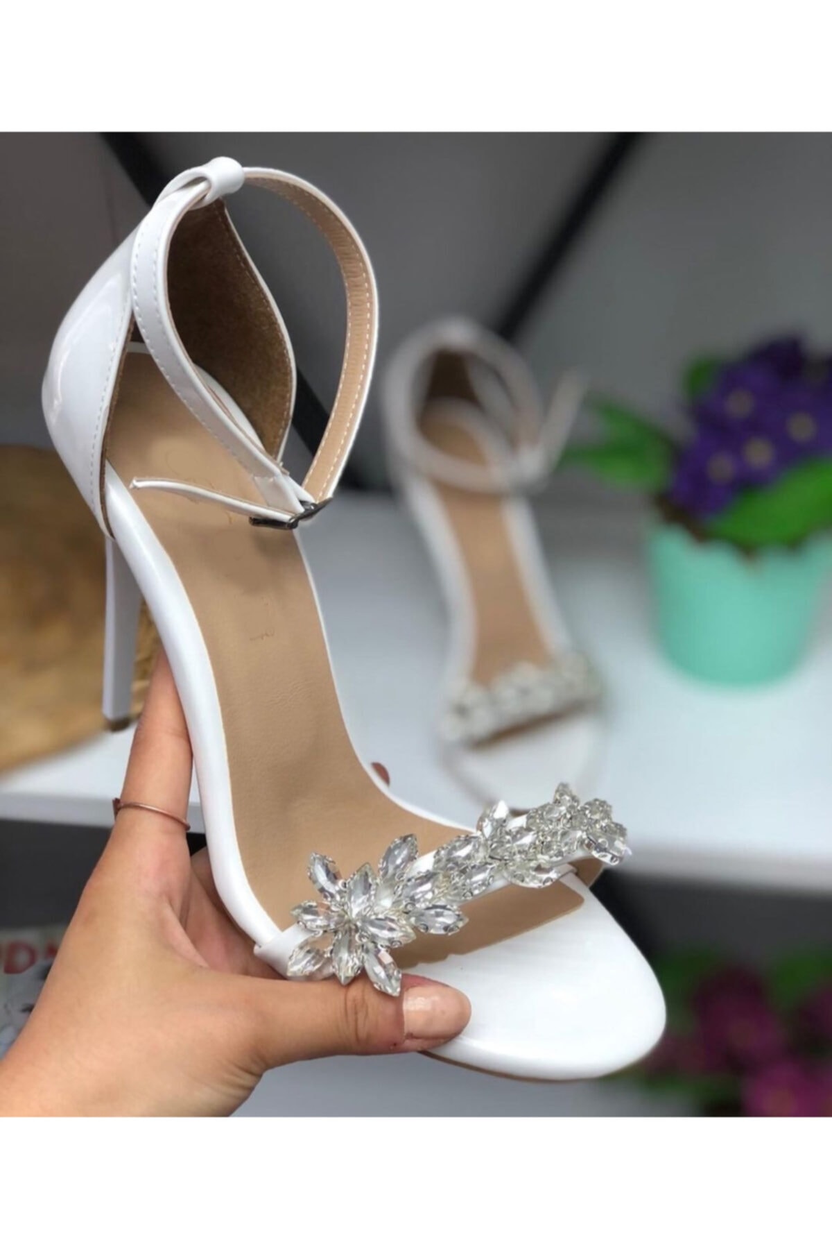 Afilli Beyaz Taşlı Tek Bant Ince Yüksek Topuklu Abiye Ayakkabı Önü Açık Şık Bilekten Sandalet