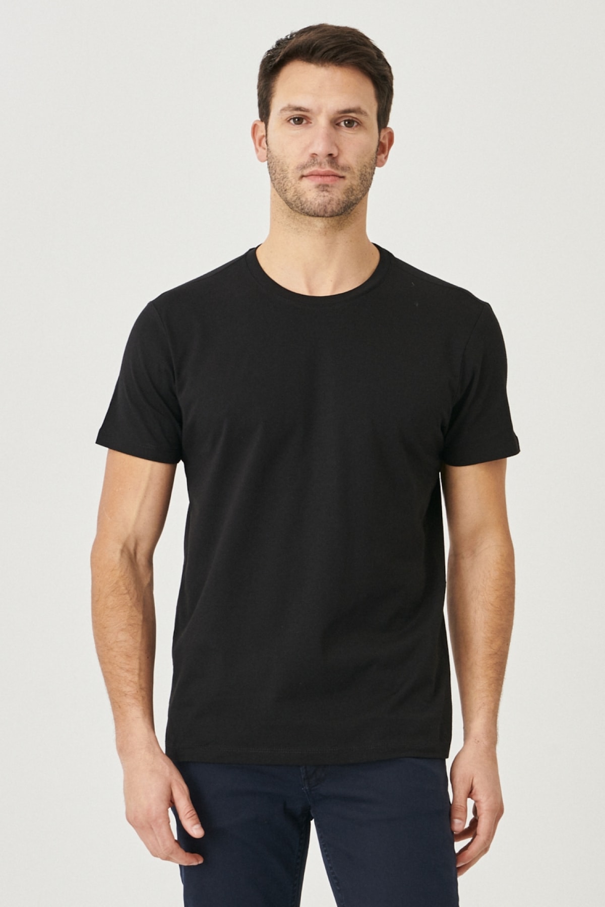 AC&Co / Altınyıldız Classics تی شرت آستین کوتاه مردانه مشکی 100% نخی با برش باریک و یقه