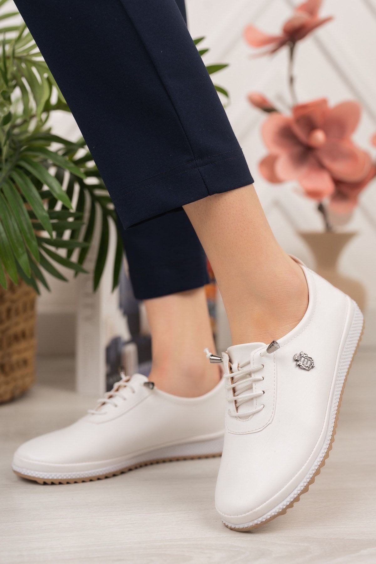 Ladies soft hot sale casual shoes